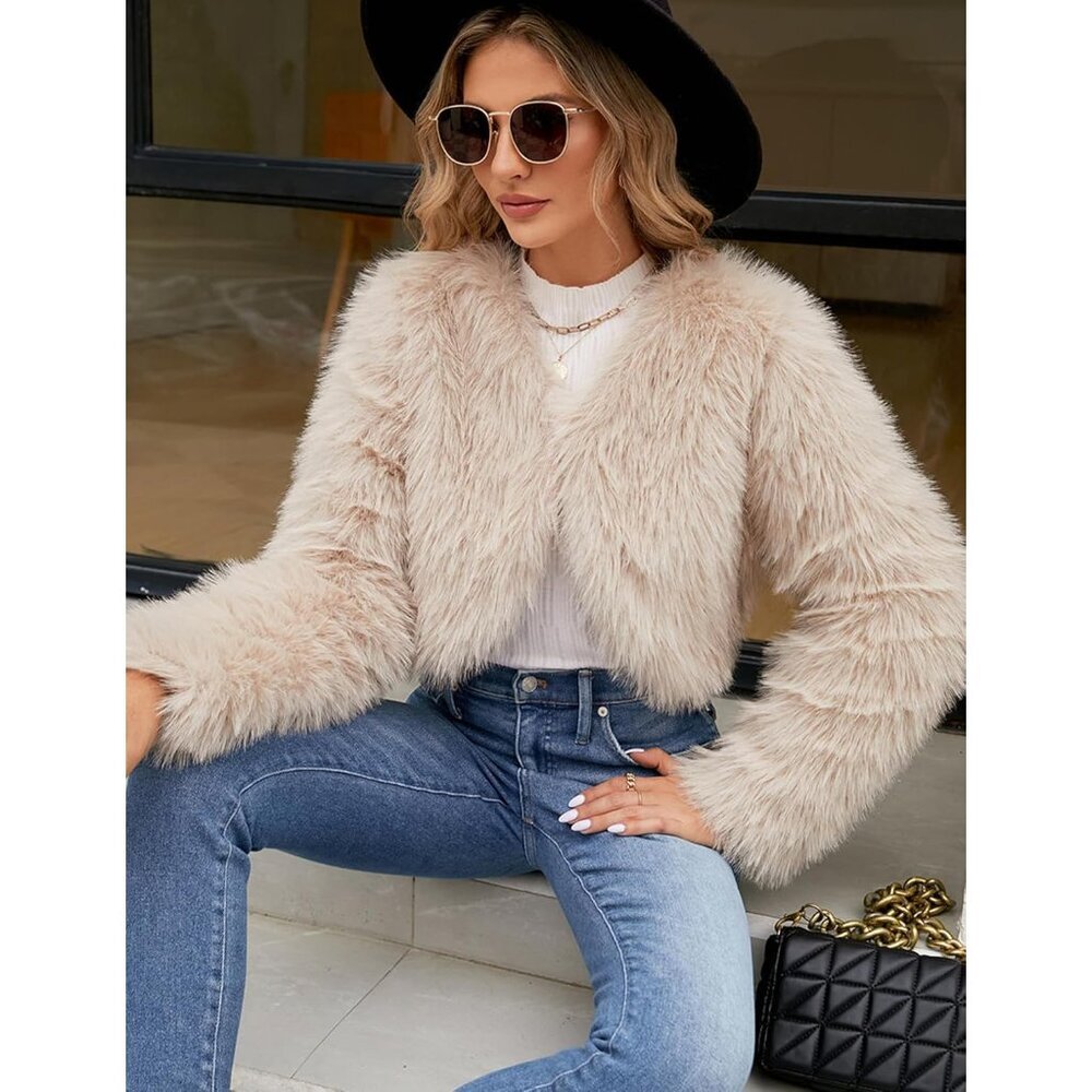 Elegant Faux Fur Cropped Jacket for Women - Soft Fleece Cardigan in Medium - Picture 5 of 7